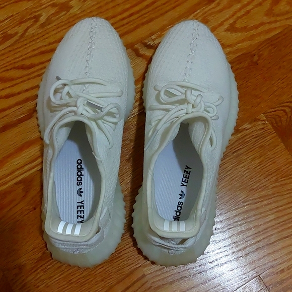 Other - White Yeezy 350 Size 8.5